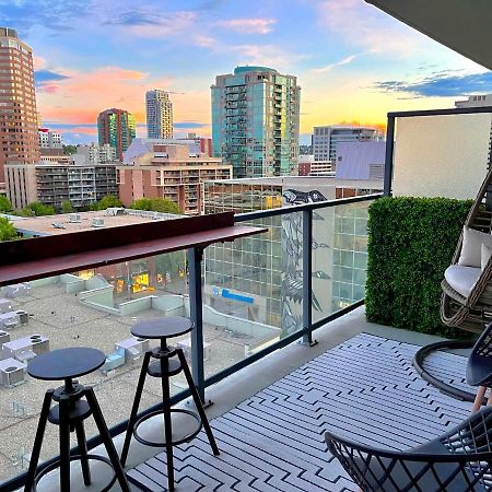 Luxury Dt, 2 Bedroom Deal, Private Balcony, Full Kitchen, Gym - Free Parking Calgary Bagian luar foto